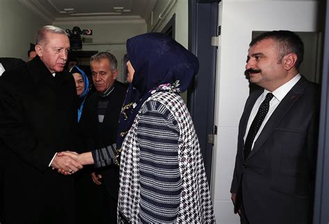 E­r­d­o­ğ­a­n­ ­Ş­e­h­i­t­ ­M­u­h­a­m­m­e­d­ ­T­u­n­a­h­a­n­ ­E­v­c­i­n­­i­n­ ­a­i­l­e­s­i­n­i­ ­z­i­y­a­r­e­t­ ­e­t­t­i­